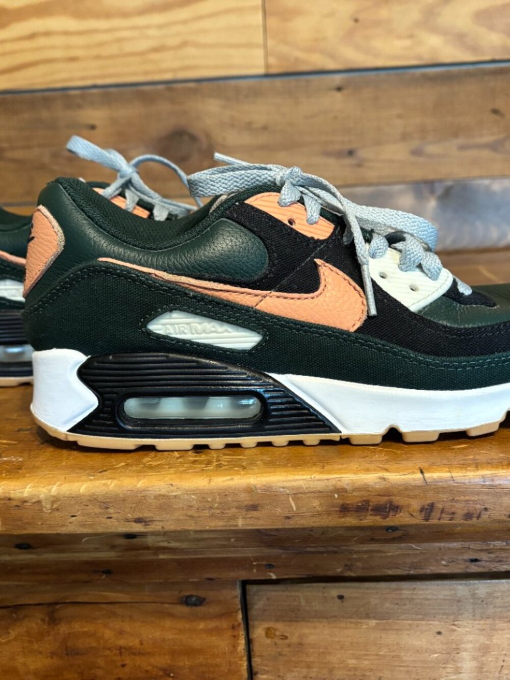 Nike "MOM" Air Max 90 Personalized Sneakers - Picture 4 of 7